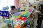 Bộ GD&ĐT kêu gọi các trường không cho học sinh viết vào sách giáo khoa