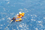 Malaysia cứu ngư dân Việt Nam trôi dạt 2 ngày trên biển