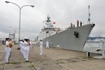 Chùm ảnh Tàu Hải quân Việt Nam được chào đón ở Osaka Nhật Bản