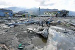 Khoảng 1.200 tù nhân vượt ngục trong vùng xảy ra động đất, sóng thần ở Indonesia