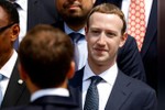 Cổ đông Facebook lại đề nghị Mark Zuckerberg từ chức