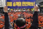 Hàng chục nghìn tài xế taxi Hàn Quốc đình công phản đối dịch vụ chia sẻ xe