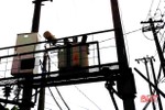 Hương Khê: Sét đánh cháy 2 trạm biến áp, hàng chục hộ dân mất điện
