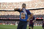 Suarez lập hat-trick, Barcelona hủy diệt Real Madrid