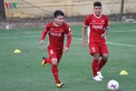 ĐT Việt Nam cố gắng làm quen với trái bóng chính thức của AFF Cup 2018