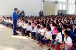 Hơn 500 học sinh Hương Khê được trang bị kỹ năng phòng tránh tai nạn, thương tích