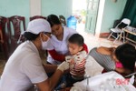 Hơn 20 ngàn trẻ từ 1 - 5 tuổi ở Hà Tĩnh được tiêm bổ sung vắc-xin sởi - rubella