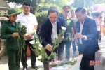 Trưởng ban Kinh tế Trung ương dâng hương tại Ngã ba Đồng Lộc
