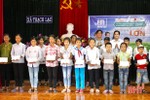 Viettel Hà Tĩnh trao 60 suất học bổng cho học sinh nghèo Thạch Hà