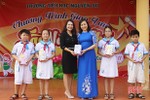 Trao tặng hơn 200 đầu sách cho Trường Tiểu học Nguyễn Du