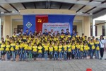 454 áo ấm đến với học sinh các xã khó khăn huyện Vũ Quang
