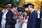Hình ảnh lễ đón Thủ tướng Nga Dmitry Medvedev thăm Việt Nam