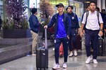 Đội tuyển Campuchia mệt mỏi sau chuyến bay muộn tới Việt Nam