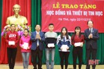 Quỹ Khuyến học Nguyễn Du trao 350 suất học bổng, tặng 13 bộ máy tính