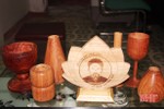 Thợ mộc Thái Yên thổi hồn quê vào những món đồ lưu niệm bằng gỗ