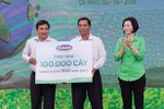Vinamilk trồng gần 100 nghìn cây xanh và trao tặng 66.000 ly sữa tại tỉnh Cà Mau