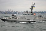 Chiến hạm Nga nổ súng, bắt ba tàu Ukraine trên Biển Đen