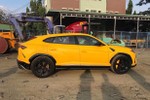 Thêm một chiếc Lamborghini Urus màu vàng cập bến Việt Nam