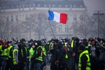 Thế giới ngày qua: Pháp hoãn tăng thuế sau biểu tình lớn nhất 5 thập kỷ