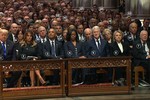 Nhiều đời Tổng thống và Phó Tổng thống Mỹ ngồi cạnh nhau trong lễ tang ông Bush “cha”