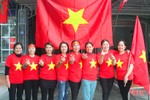 Cổ động viên Hà Tĩnh hừng hực khí thế cổ vũ đội tuyển Việt Nam