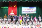 Thạch Hà trao tặng 10 xe đạp và 115 suất quà cho học sinh nghèo vượt khó