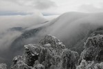“Thác mây” trên đỉnh núi ở Trung Quốc