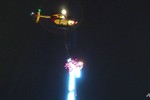 8 người mắc kẹt trên đu quay ở độ cao 52m trong đêm giao thừa ở Pháp