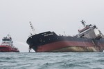 Thế giới ngày qua: Tàu chở dầu Việt Nam cháy ngoài khơi Hong Kong
