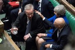 Thế giới ngày qua: Chính phủ Anh vượt qua bỏ phiếu tín nhiệm của quốc hội