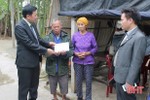 Hội đồng hương xứ Nghệ tặng quà gia đình khó khăn Hà Tĩnh