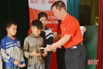 Dai-ichi Life và Báo Hà Tĩnh trao 100 suất học bổng cho trẻ em nghèo học giỏi