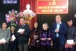 Phó trưởng Ban Tổ chức Trung ương Nguyễn Thanh Bình tặng quà Tết tại Hà Tĩnh