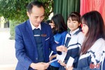 Trường THPT Cẩm Bình trao 140 suất quà cho học sinh nghèo vượt khó