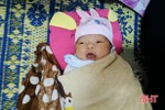 Bé gái sơ sinh bị bỏ rơi tại Bệnh viện đa khoa Thạch Hà