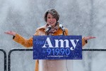 Thế giới ngày qua: Thêm một nữ nghị sỹ đảng Dân chủ tham gia cuộc đua vào Nhà Trắng