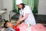 Nữ trưởng trạm y tế xã tận tâm chăm sóc sức khỏe nhân dân