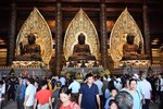 30 nghìn người chen chân thăm ngôi chùa lớn nhất Việt Nam đang xây dở