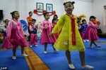 Trẻ mẫu giáo trường Việt Triều Hữu nghị tập hát chào đón ông Kim Jong-un
