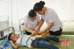 Hà Tĩnh đưa 366 nhân viên y tế học đường về trạm y tế cấp xã