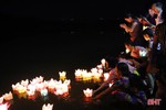 Độc đáo lễ hội cầu an, thả đèn hoa đăng trên sông Ngàn Phố