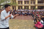 Kỷ lục gia Dương Anh Vũ truyền cảm hứng cho học sinh Phúc Trạch 