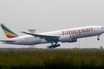 Thế giới nổi bật trong tuần: Ethiopia gửi hộp đen máy bay chở 157 người rơi tới Pháp để phân tích