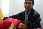 Vợ ngã quỵ khi nhận tin chồng tử nạn trong vụ ôtô lao xuống kênh tại Thái Lan