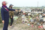 Nơi chị em phụ nữ treo thưởng bằng tiền để "bắt" người vứt rác bừa bãi