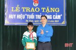 Nam sinh Hà Tĩnh dũng cảm cứu người nhận huy hiệu "Tuổi trẻ dũng cảm"