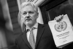 Infographic: Nhìn lại 13 năm hành trình của nhà sáng lập Wikileaks
