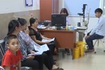 Tự ý nhỏ thuốc, 1 bệnh nhân Hà Tĩnh suýt bị mù vĩnh viễn