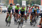 Các tay đua xe đạp giải "Non sông liền một dải" đi qua địa phận Hà Tĩnh