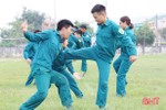 Dân quân Nghi Xuân biểu diễn võ thuật đánh địch đối kháng